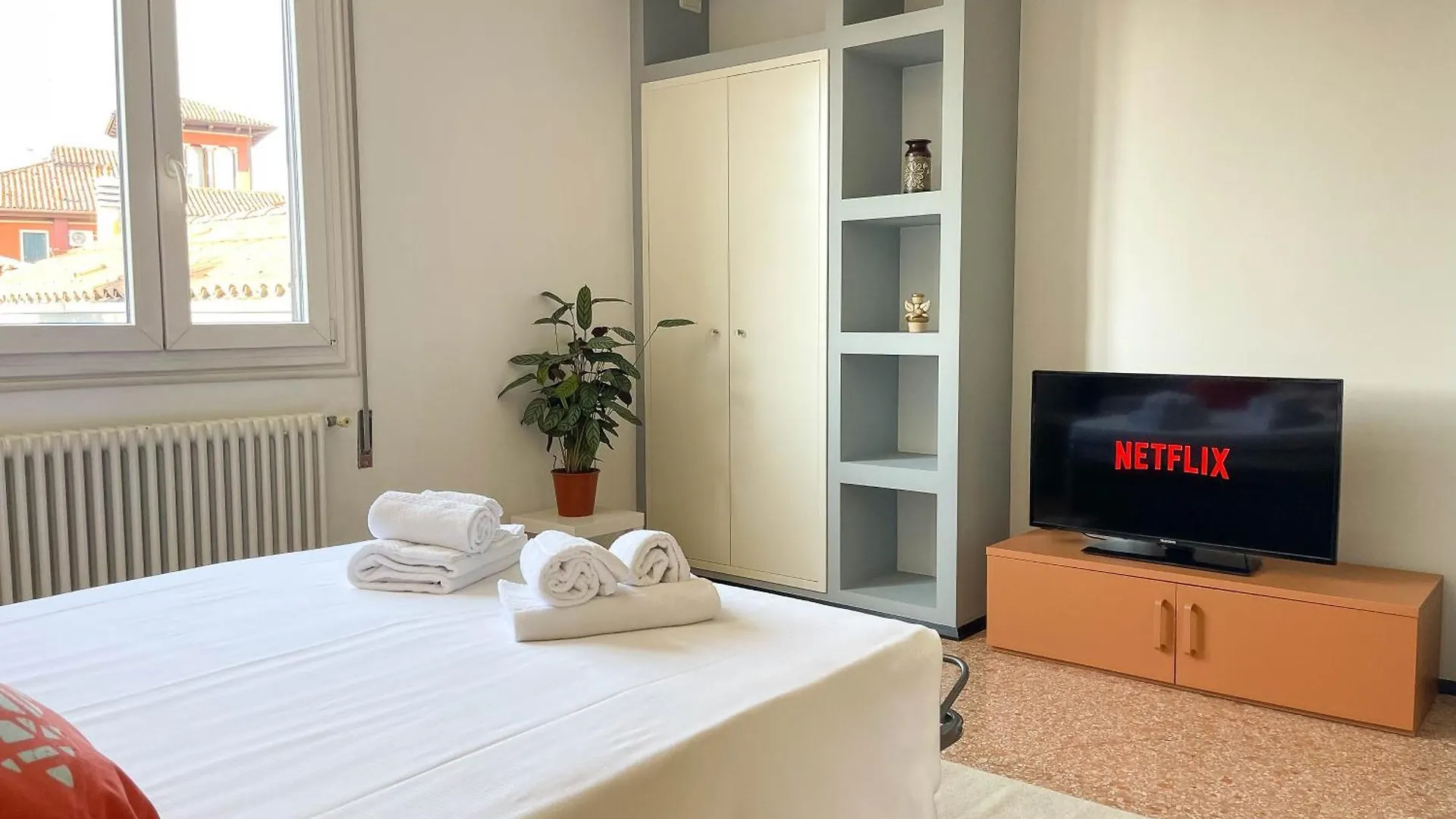 Spazioso Apt Vicino Stazione - Posto Auto Treviso 0*,  Italy